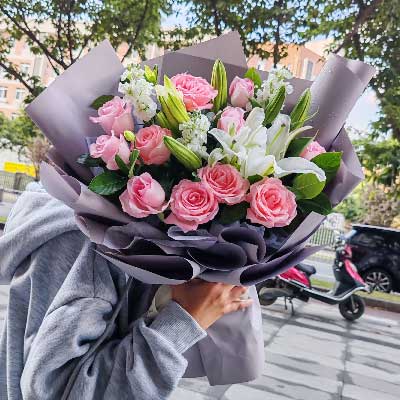延边11朵戴安娜粉玫瑰百合，与你一起追逐梦想
