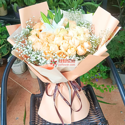 延边33朵香槟玫瑰百合，心里永远是你