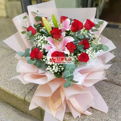 延边11朵红玫瑰百合，全世界里只有一个你